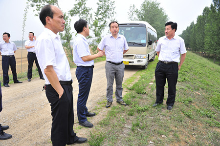 太白湖新区党工委书记展鑫调研石桥镇"两学一做"学习教育和精准扶贫