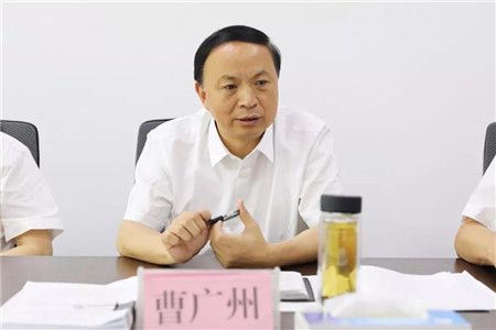 曹广州表示,要充分发挥我区"放管服"改革指挥部的作