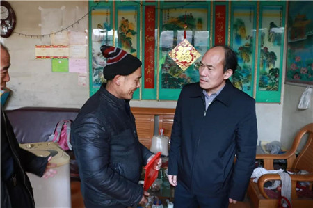 田根来到许庄街道常利村开展"三查六访"活动.