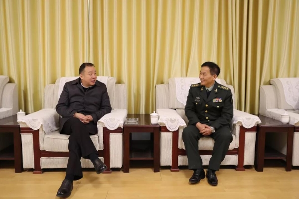 区党工委书记展鑫带队赴济宁军分区走访慰问