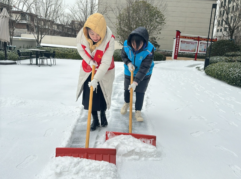 风雪映初心 除雪暖民心1.png