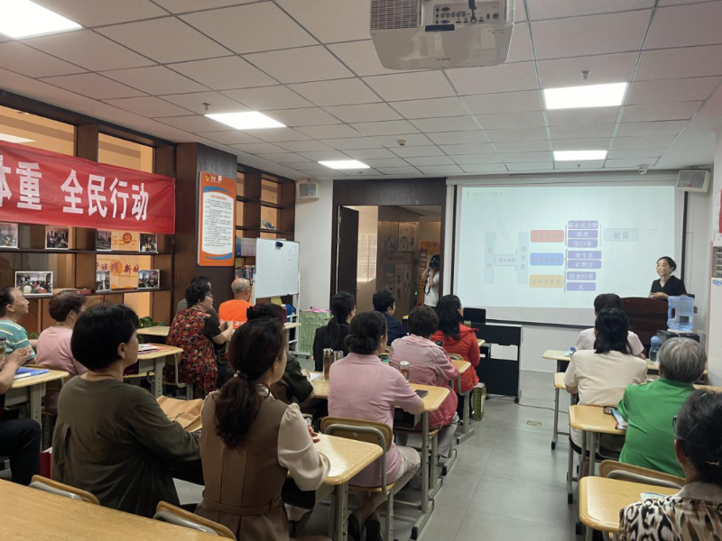 为了营造全民关注健康、合理膳食的良好社会氛围,我区疾控中心以全民营养周暨“5•20”中国学生营养日为契机,走进学校、社区开展一系列宣传活动。2.png